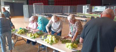 Preparation des roses pour la vente